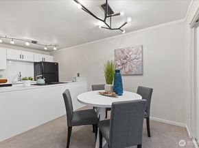 19855 25th Avenue NE 207, Shoreline WA 98155