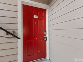 19855 25th Avenue NE 207, Shoreline WA 98155