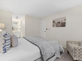 19855 25th Avenue NE 207, Shoreline WA 98155