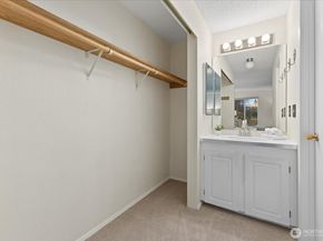 19855 25th Avenue NE 207, Shoreline WA 98155