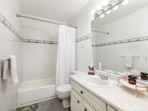 4003 NE 6th Court, Renton WA 98056