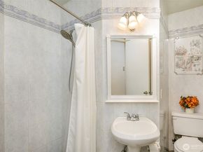 4003 NE 6th Court, Renton WA 98056