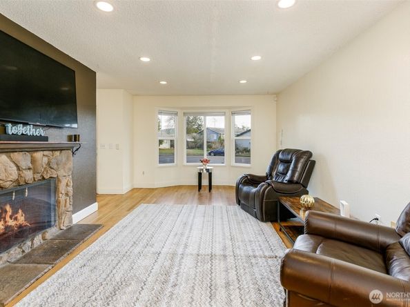 4003 NE 6th Court, Renton WA 98056