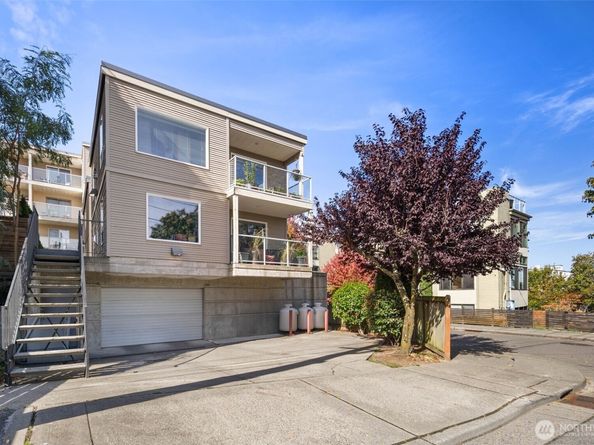 559 McGraw Street 402, Seattle WA 98109