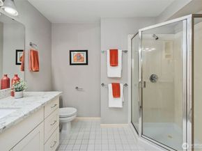 559 McGraw Street 402, Seattle WA 98109