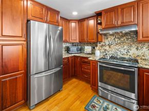 559 McGraw Street 402, Seattle WA 98109