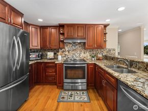 559 McGraw Street 402, Seattle WA 98109