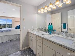 559 McGraw Street 402, Seattle WA 98109