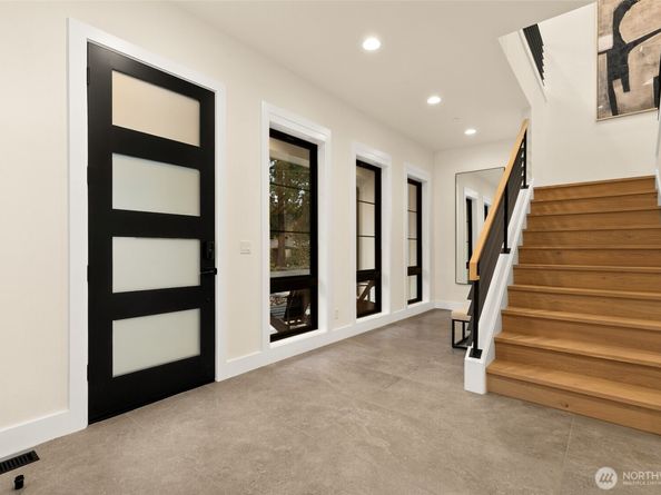 836 130th Avenue NE, Bellevue WA 98005