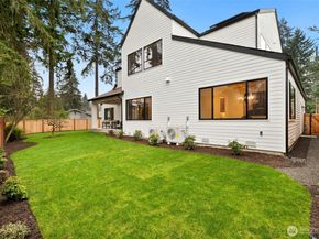 836 130th Avenue NE, Bellevue WA 98005