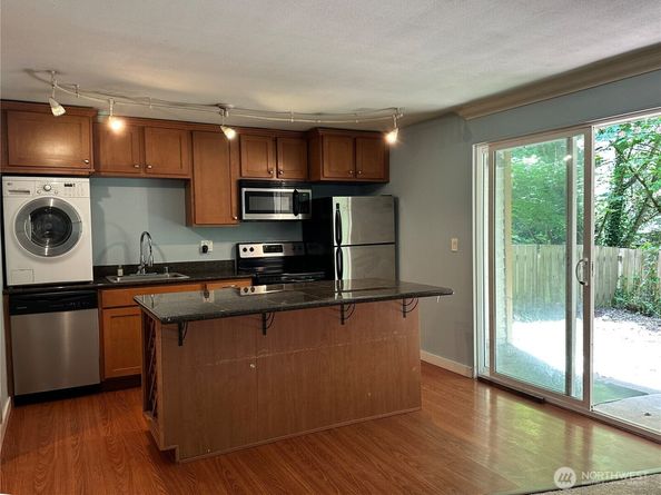 23453 16th Avenue S A102, Des Moines WA 98198