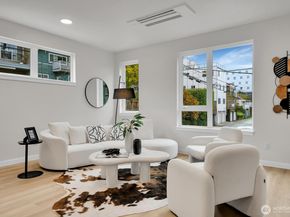 2374 Franklin Avenue E, Seattle WA 98102