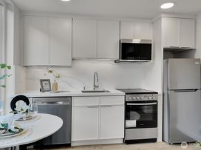 2374 Franklin Avenue E, Seattle WA 98102