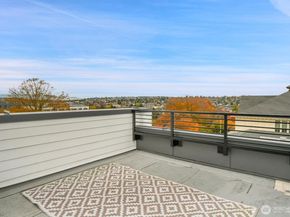 2374 Franklin Avenue E, Seattle WA 98102