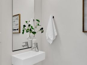 2374 Franklin Avenue E, Seattle WA 98102