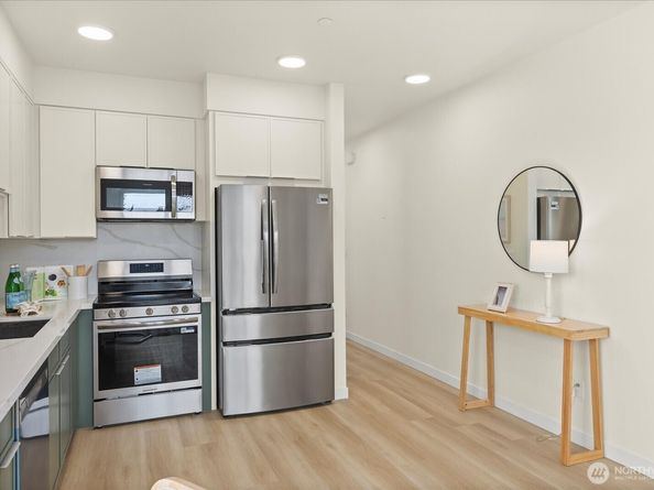 2374 Franklin Avenue E, Seattle WA 98102