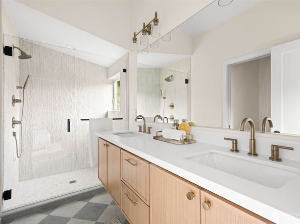 5125 S Brandon Street, Seattle WA 98118
