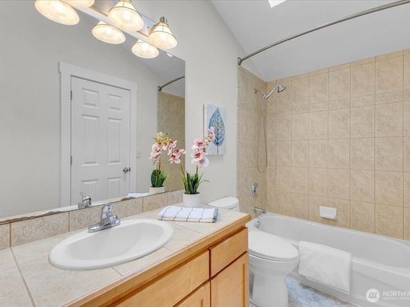 211 15th Avenue, Seattle WA 98122