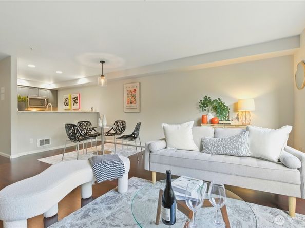 559 McGraw Street 204, Seattle WA 98109