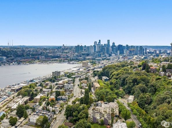 559 McGraw Street 204, Seattle WA 98109