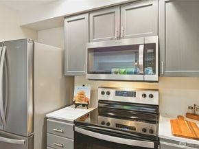 559 McGraw Street 204, Seattle WA 98109