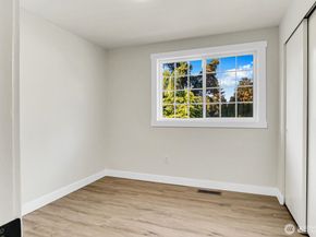 1621 N 201st Street, Shoreline WA 98133