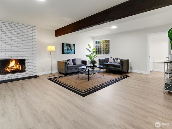 1621 N 201st Street, Shoreline WA 98133