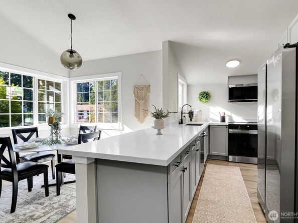 1621 N 201st Street, Shoreline WA 98133