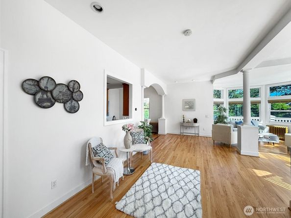 337 25th Avenue E, Seattle WA 98112
