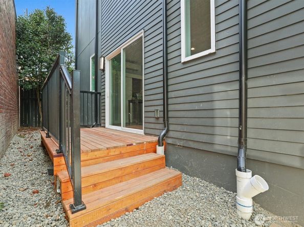 6751 14th Avenue NW, Seattle WA 98117