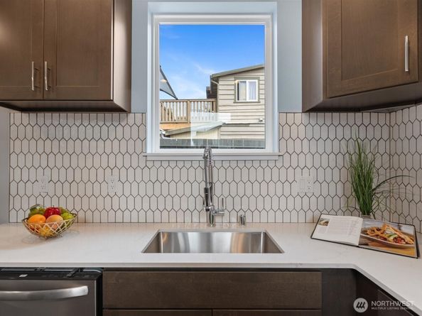 6751 14th Avenue NW, Seattle WA 98117