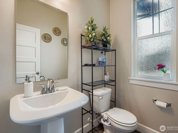 678 7TH Street NE, Auburn WA 98002