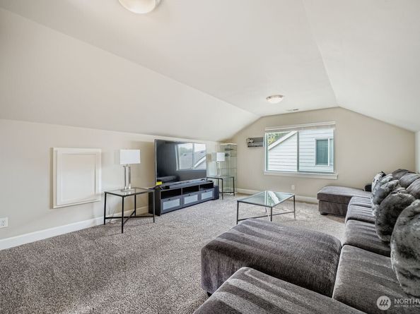 678 7TH Street NE, Auburn WA 98002