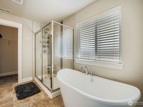 678 7TH Street NE, Auburn WA 98002