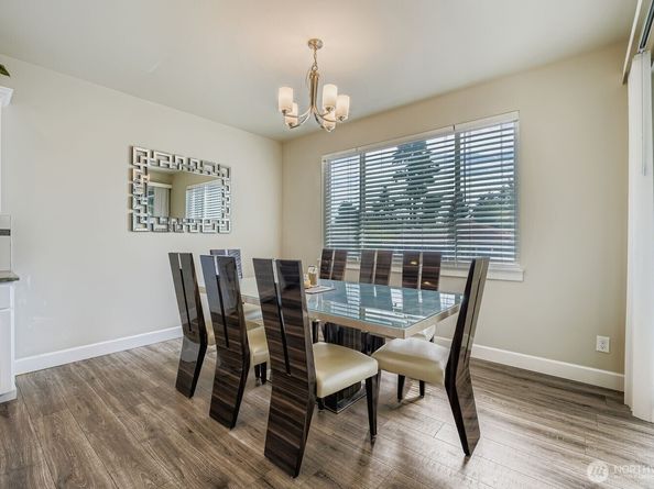 678 7TH Street NE, Auburn WA 98002