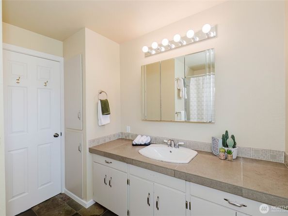 4000 Country Lane NW, Bremerton WA 98312