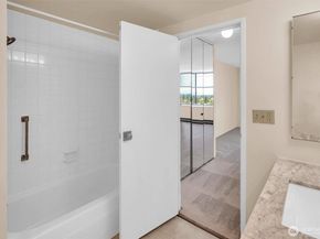 4540 8th Avenue NE 2302, Seattle WA 98105