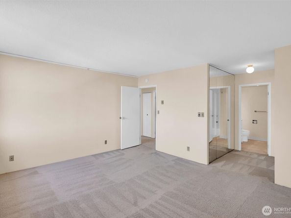 4540 8th Avenue NE 2302, Seattle WA 98105