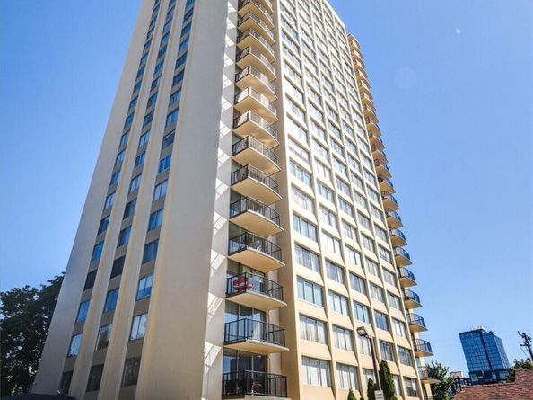 4540 8th Avenue NE 2302, Seattle WA 98105