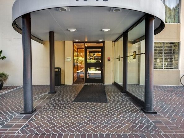 4540 8th Avenue NE 2302, Seattle WA 98105