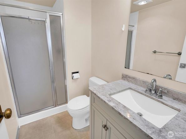 4540 8th Avenue NE 2302, Seattle WA 98105
