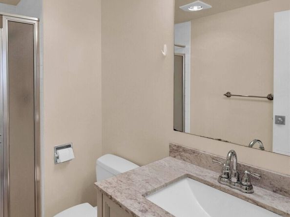 4540 8th Avenue NE 2302, Seattle WA 98105