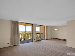 4540 8th Avenue NE 2302, Seattle WA 98105
