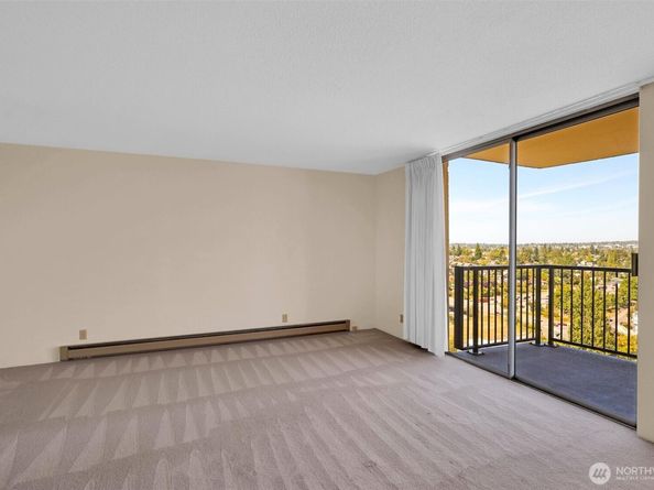 4540 8th Avenue NE 2302, Seattle WA 98105