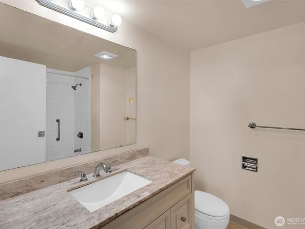 4540 8th Avenue NE 2302, Seattle WA 98105