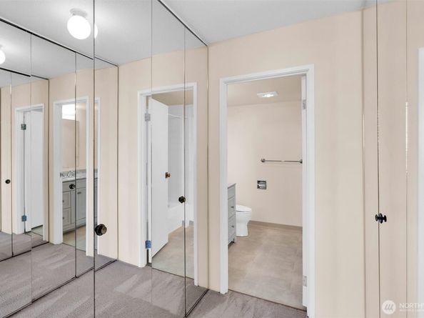 4540 8th Avenue NE 2302, Seattle WA 98105