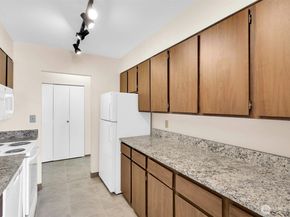 4540 8th Avenue NE 2302, Seattle WA 98105