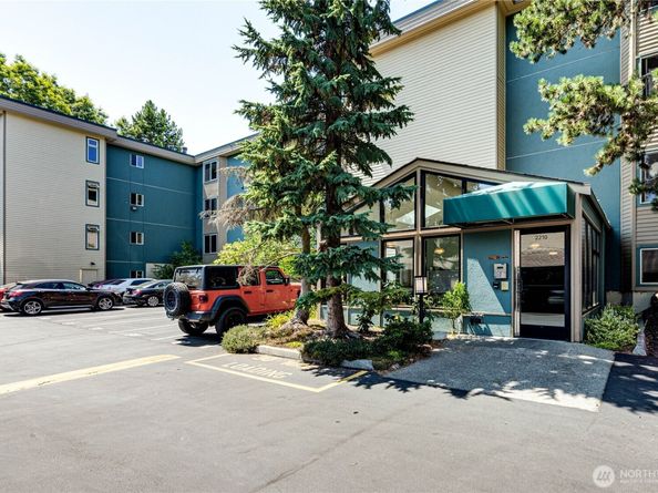 2210 NE 92nd Street 403, Seattle WA 98115