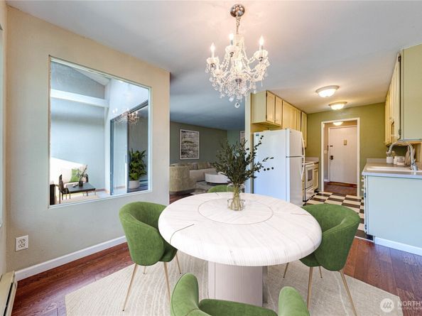 2210 NE 92nd Street 403, Seattle WA 98115