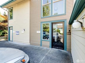 2210 NE 92nd Street 403, Seattle WA 98115